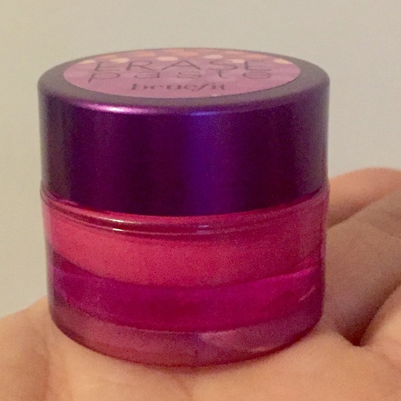 ✨✨SOLD✨✨ Unboxed Benefit Erase Paste, Medium - Picture 2 of 4